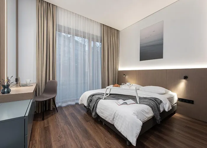 Cohost I New Basteja Life Apartments W-Garage Prkg & Self Check-In